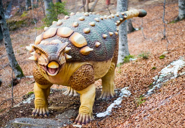 フューズ リザード アンキロサウルスは最も有名で最も大きく 装甲恐竜の中で最後に知られている恐竜の1つです ストック画像