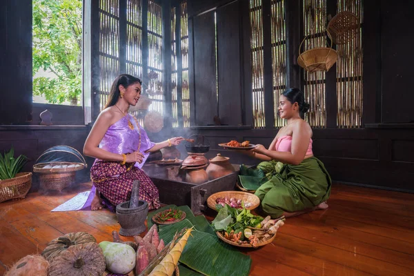 Ritratto Donna Asiatica Costume Del Periodo Thailandese Cucina — Foto Stock