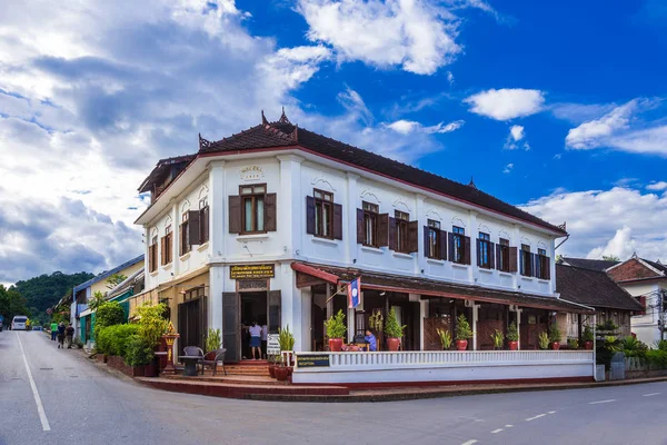 Luang Prabang Laos Czerwca 2018 Budynku Widokiem Rzekę Saynamkhan Hotel — Zdjęcie stockowe