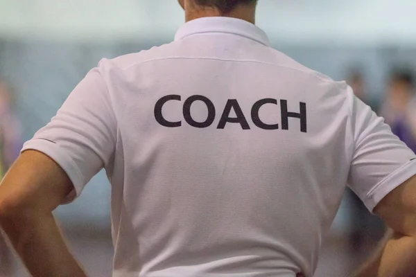 Вид Ззаду Чоловічий Спортивний Тренер Словом Coach Написаним Спині Його — стокове фото