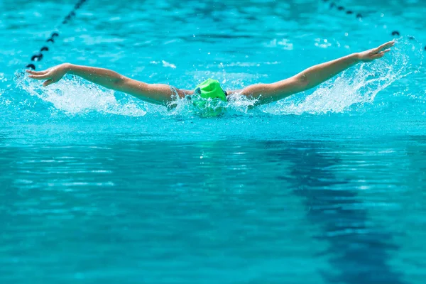 Zwemster Bezig Haar Vlinderslag Zwemmen Bij Een Lokale Zwembad Een — Stockfoto