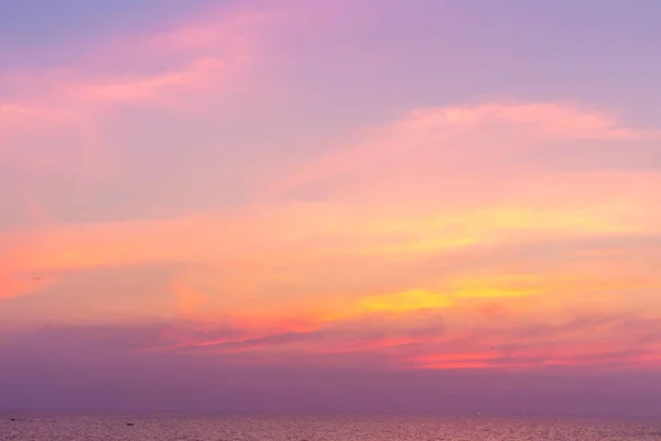 Πολύχρωμο Ουρανό Και Θάλασσα Κατά Διάρκεια Του Ηλιοβασιλέματος Φύση — Φωτογραφία Αρχείου