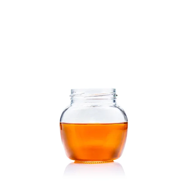 Miel en frasco de vidrio sobre fondo blanco con espacio para copiar — Foto de Stock