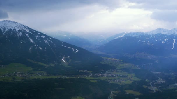 Utsikt Över Innsbruck Bergskedja Och Staden Sedd Från Skidområdet Nordkette — Stockvideo
