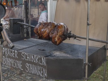 Et şiş, Ortaçağ sevindirdi bile delip. Magdeburg, Almanya şehrin tarihi olayların yeniden. Kaiser-Otto-Fest bütün aile için