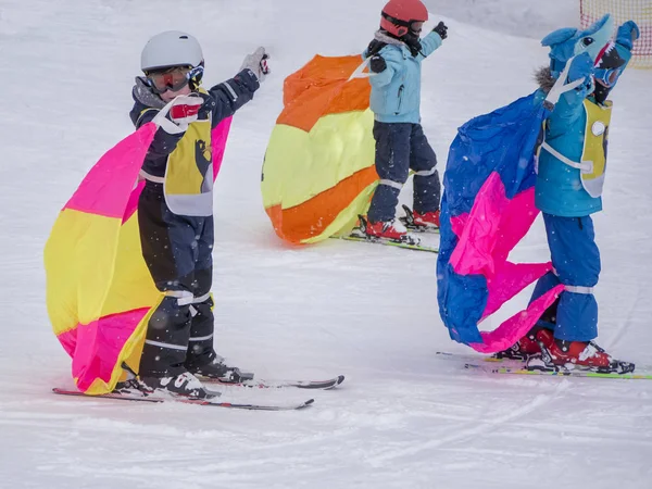 Zams Österrike Februari 2015 Barn Skidskola Skidorten Landeck Barn Rida — Stockfoto