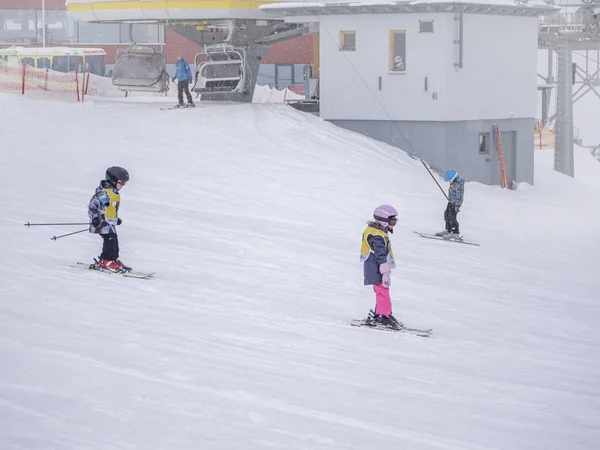 Zams Österrike Februari 2015 Barn Att Lära Sig Åka Skidor — Stockfoto