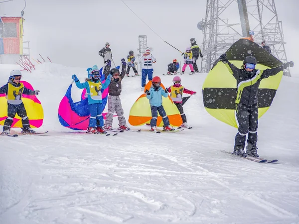 Zams Österrike Februari 2015 Barn Skidskola Skidorten Landeck Skidlärare Med — Stockfoto