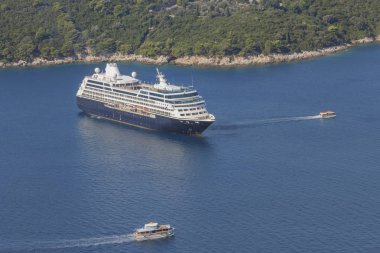 Güverte gemi şehir Dubrovnik yakınlarındaki Adriyatik Denizi'nde insel Lokrum önce koyda demirledi. Hırvatistan'da deniz yolculuğu. Üst görünümü deniz manzara