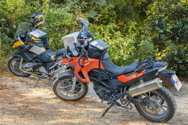 Czarnogóra-23 Wrzesień 2015: Motocykle podróżnych. Motocykl aktywny Touring. Droga przygoda z motocyklami — Zdjęcie stockowe