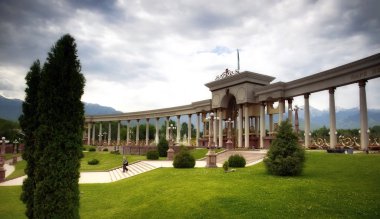 Sabah parkta Kazakistan Almatı'ilk Cumhurbaşkanı.