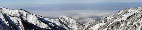 Wolken Bergen Winter Overdag — Stockfoto