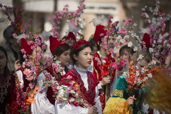 22 Mart 2019, Almatı, Kazakistan Cumhuriyeti, Nauryz tatili. Karnaval sokakta