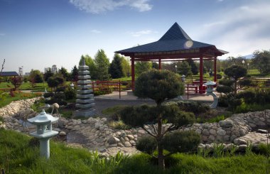 Kazakistan Cumhuriyeti Birinci Cumhurbaşkanı'nın ilkbahar sabahı Almatı'daki Parkı.