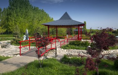 Kazakistan Cumhuriyeti Birinci Cumhurbaşkanı'nın ilkbahar sabahı Almatı'daki Parkı.