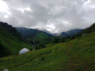 Dağlardaki manzara.