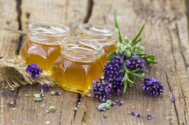 Bitkisel bal taze otlar ile