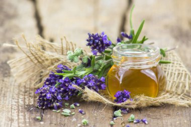 Bitkisel bal taze otlar ile