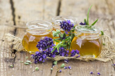 Bitkisel bal taze otlar ile