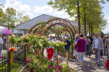 Lottum Hollanda - 11 Ağustos 2018: Gül Festivali 2018, kimliği belirsiz kişi