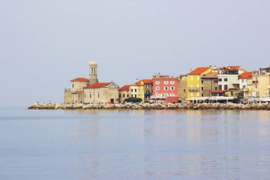 Eski Piran kasabası - güzel Slovenya adriyatik kıyıları