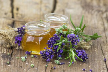 Bitkisel bal taze otlar ile