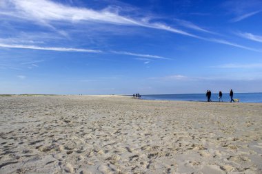 Renesse, Zeeland, Hollanda sahillerindeki siluetler