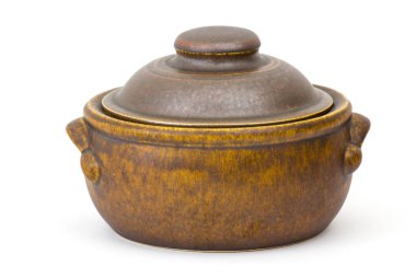 toprak kap beyaz zemin üzerine