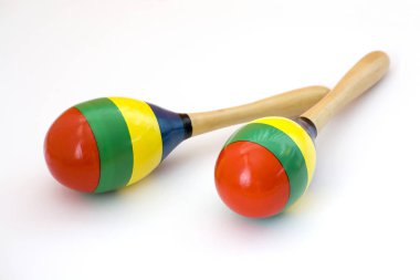 Marakas beyaz arkaplanda izole