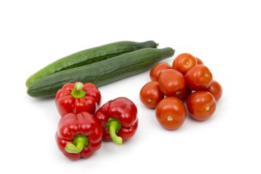 Beyaz arka planda taze sebzeler