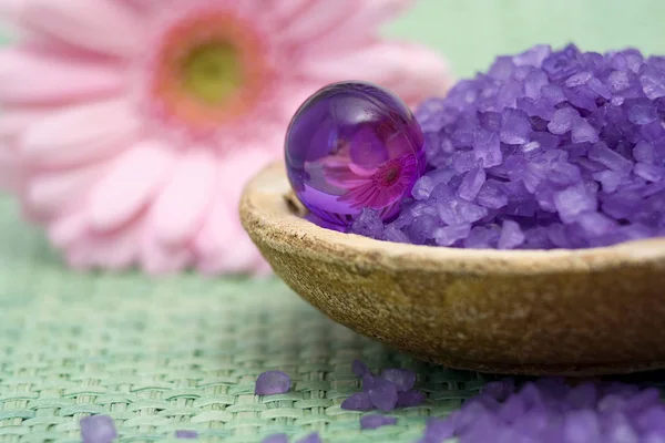 yakın çekim banyo tuzu ve yağ inci