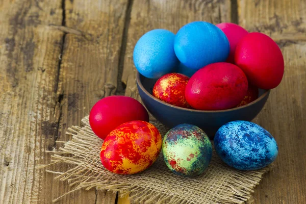 Święta Wielkanocne Kolorowe Jajka Miski — Zdjęcie stockowe