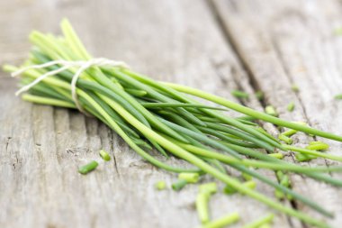 ahşap zemin üzerinde taze bıçak