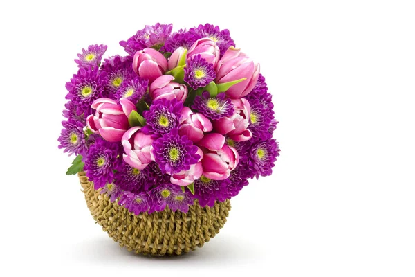 Strauß Aus Tulpen Und Chrysanthemenblüten Isoliert Auf Weißem Hintergrund — Stockfoto