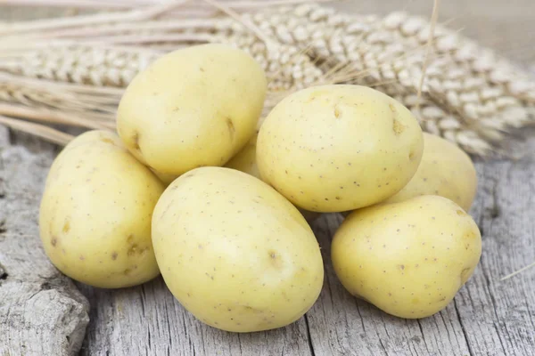 Raw Potatoes Old Wooden Background — Stock Photo, Image