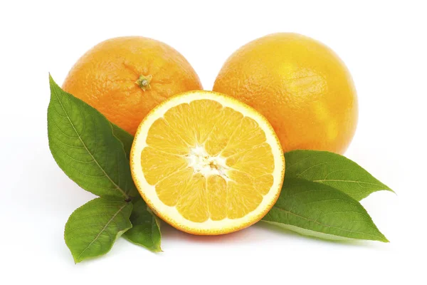 Naranjas Frescas Aisladas Sobre Fondo Blanco — Foto de Stock