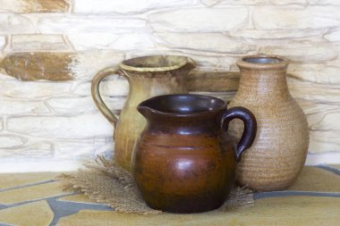Kil testiler, tablo üzerinde eski Seramik vazolar