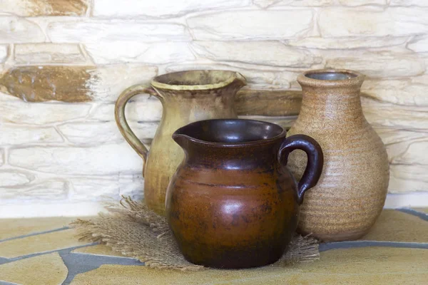 Clay Jugs Old Ceramic Vases Table — Stock Photo, Image
