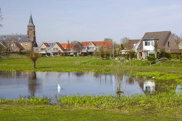 Village Néerlandais Traditionnel Ooij Protégé Par Une Digue Pour Éviter — Photo