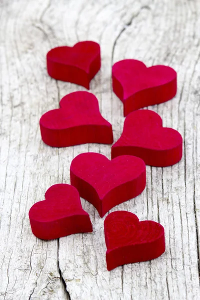 Corazones Rojos Sobre Fondo Madera Viejo — Foto de Stock