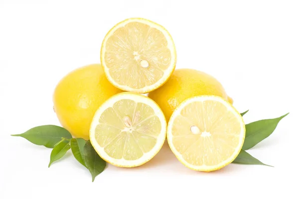 Limoni Freschi Isolati Bianco — Foto Stock