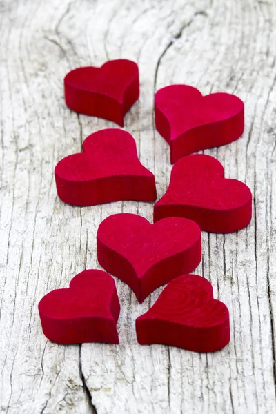 Corazones Rojos Sobre Fondo Madera Viejo — Foto de Stock