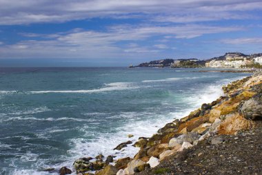 Almunecar, Endülüs, İspanya Beach'te taş