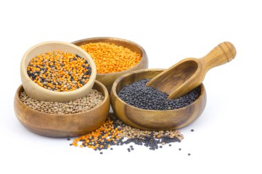 Mercimek ile ahşap kase