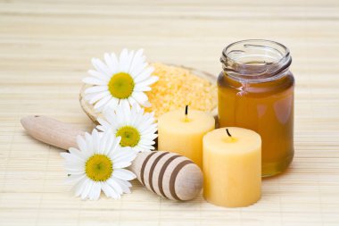 Ballı banyo tuzu ve papatya çayı.