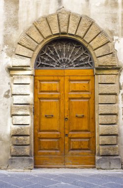 Güzel Toskana kapıları, Volterra, İtalya