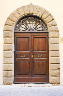 Güzel Toskana kapıları, San Gimignano, İtalya