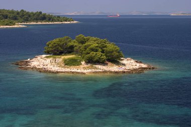  Adriyatik Denizi 'nde küçük bir ada, Hırvatistan