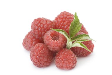 Beyaz arkaplanda ahududu