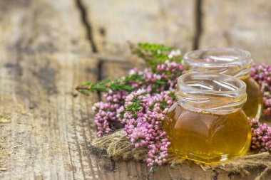 Çiçekli bitkisel bal